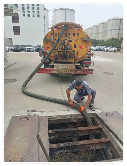 九湖镇隔油池清掏