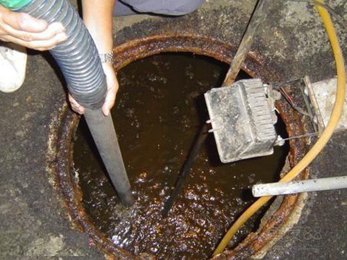 九湖镇隔油池清理