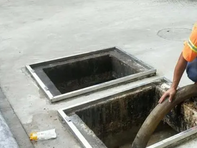 九湖镇化粪池清理