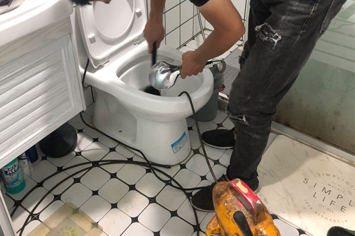 九湖镇马桶堵塞自己疏通还是找师傅?专业上门服务让你省时更省心